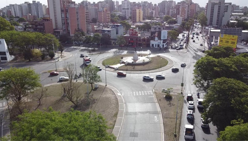 Imagen 2 de 21 de Local Esquina Frente Parque 9 De Julio A Pasos De Esquina Norte