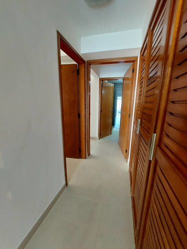 Imagen 7 de 13 de En Venta Apartamento Morro Karacola