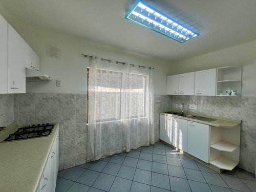 Casa Amplia Sector Brasil - Destino Comercial De Oficinas.