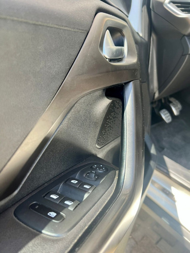 Imagen 16 de 25 de Peugeot 2008 1.6 Sport 2017