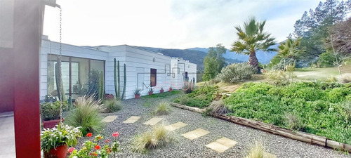 Casa En Venta De 6 Dorm. En Olmué