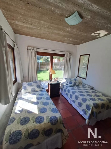 Casa A La Venta De 3 Dormitorios En Punta Del Este Con Un Magnífico Terreno De 1400 Mts2