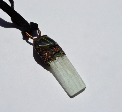 Imagen 4 de 4 de Collar De Hombre, Piedras Cianita Y Ojo De Halcon Con Cuero