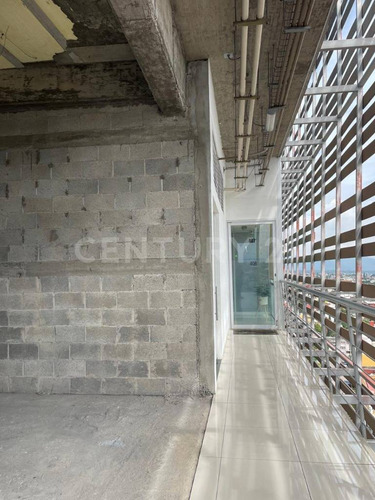 Venta De Oficina De 40 Mts, En Obra Gris Con Vigilancia Y Excelente Ubicación