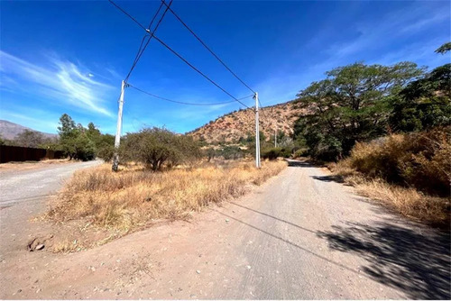 Venta Amplia Parcela En Condominio Consolidado