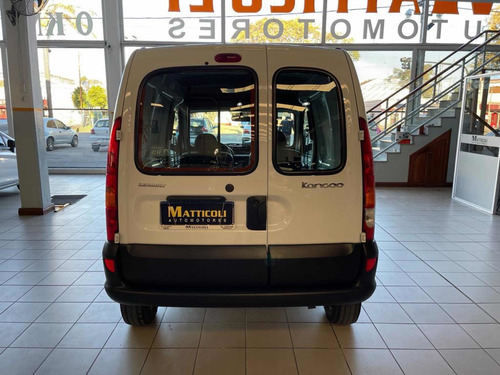 Imagen 8 de 13 de Renault Kangoo 2016 1.6 Furgon Ph3 Gran Confort Lc