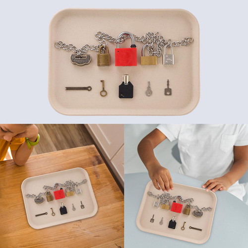 . Niños Aprendiendo Cerraduras Con Con Bandeja De Cadena