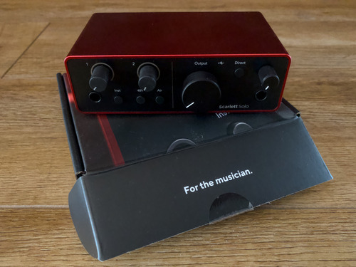 Interfaz De Audio Focusrite Scarlett Solo 4ta Gen Rojo