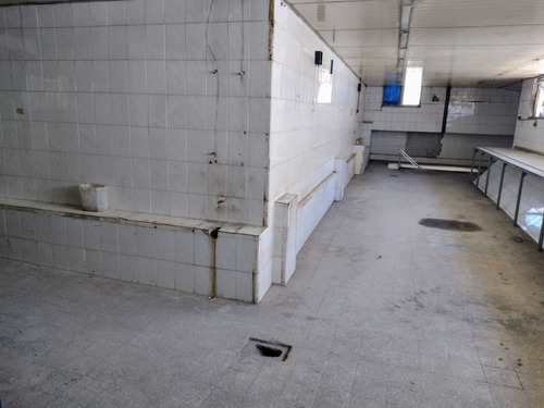 Oficinas En Liniers Con Multiples Salones Con Patio