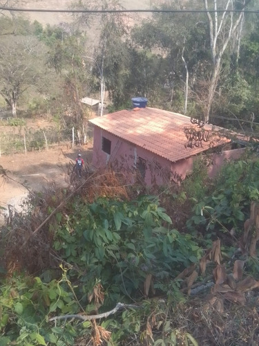 Casa Com 2 Quartos 1 Com Suite Sala E Cozinha Conjugada