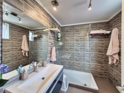 Amplio Jardin - Remodelada - Bradford