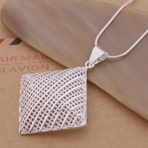 Imagen 2 de 4 de Collar Elegante De Cuadro Laminado En Plata Calidad Europea
