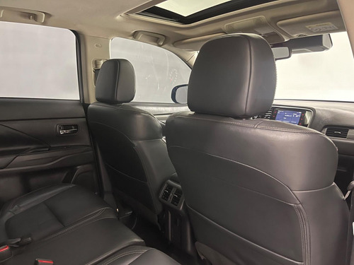 Mitsubishi Outlander Hpe-s 2.2 Diesel 4x4 Aut.