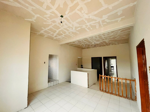 Casa En Venta En Veracruz Con Hab. En P. B. Y Alberca Col. Astilleros