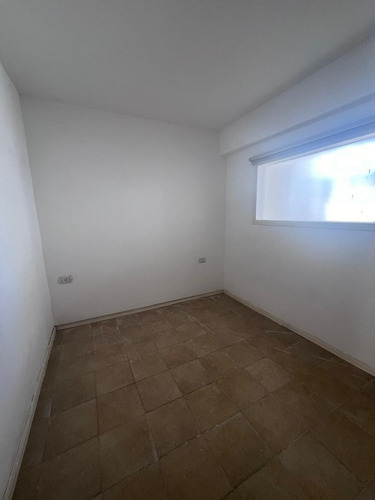 En Venta! Casa Centrica De 3 Dormitorios + Casas De 1 Dormitorio + Cochera 3 Autos! Inmejorable Ubicación