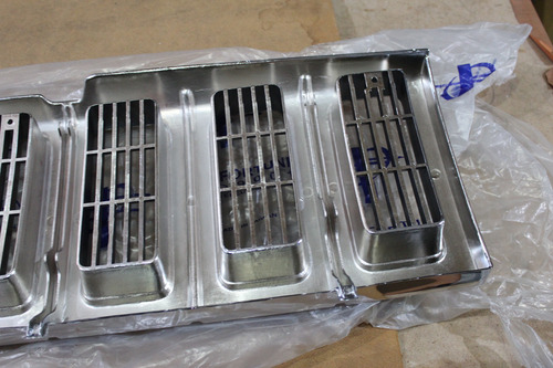 Parrilla Delantera Cromada Jeep Grand Cherokee -1993-96