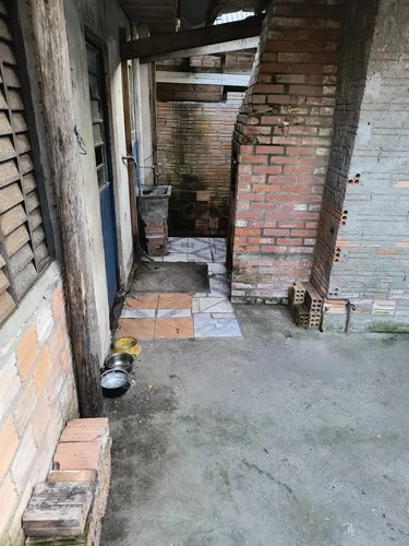 2 Casas ( Alvenaria E Madeira)