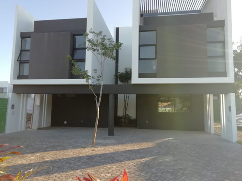 Imagen 1 de 19 de Townhouse Con Alberca En Venta Zona Norte De Merida