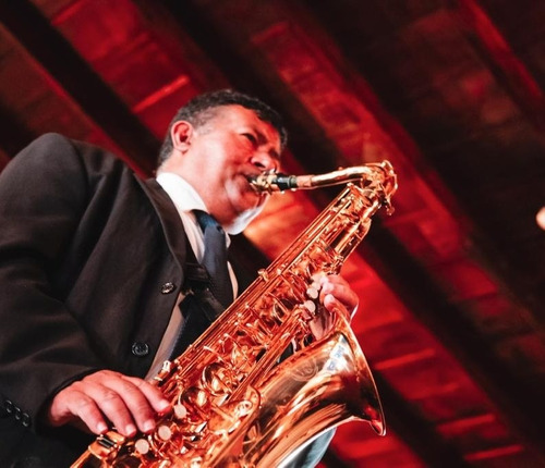 Imagen 1 de 5 de  Saxofonista Romántico - Gerardo Saxo - Grupo Músical Vip 