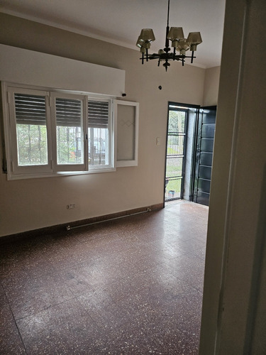 Solo Venta. Casa 4 Ambientes Con Quincho Y Parque