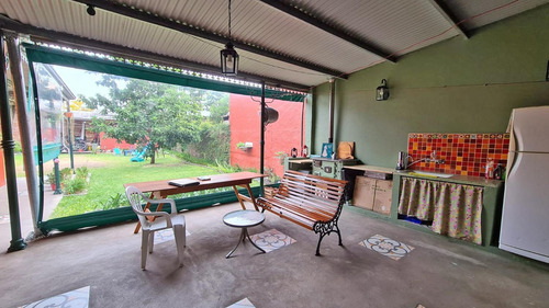 Imagen 9 de 12 de Casa De Estilo Moderno De 4 Ambientes En Ituzaingó