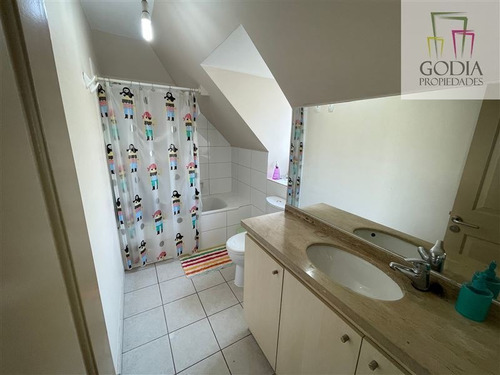 Imagen 14 de 30 de Casa En Venta De 4 Dorm. En Peñalolén