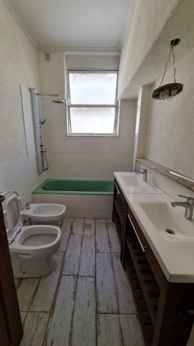 Departamento En Venta De 4 Dormitorios C/ Cochera En Recoleta