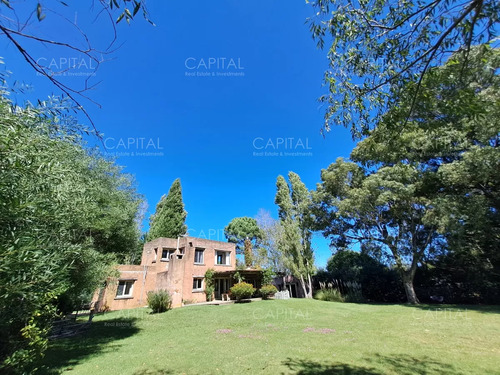 Casa A La Venta De 3 Dormitorios En Punta Del Este Con Un Magnífico Terreno De 3000 Mts2