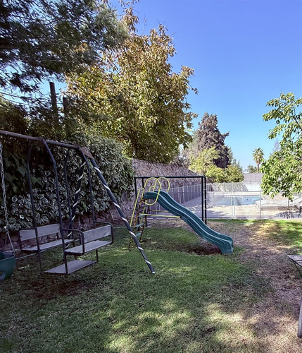Casa En Venta De 6 Dorm. En La Reina