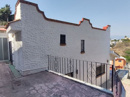 Casa Al Norte De Cuernavaca En Subida A Chalma Lomas De Atzingo, Cuernavaca, Morelos.