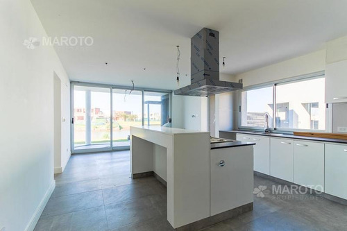 Imagen 11 de 30 de Casa En Venta En Barrio El Canton - Maroto Propiedades