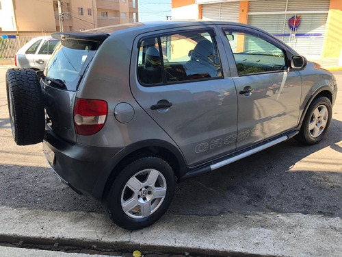 Imagem 4 de 10 de Volkswagen Crossfox 1.6 Flex 5p