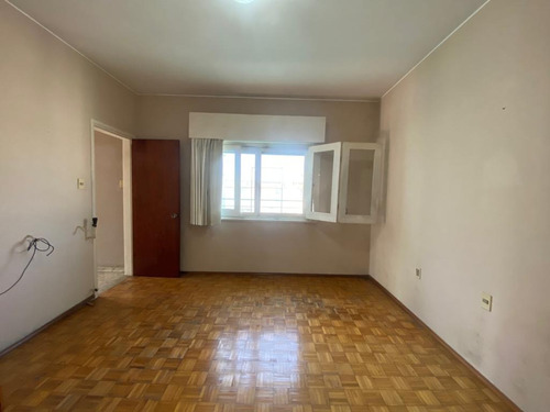 Lega Propiedades Vende En Exclusividad Excelente Inmueble De 4 Dormitorios, 2 Cocinas, 2 Baños Y Garage, Con Gran Potencial En El Centro De La Ciudad De La Paz.