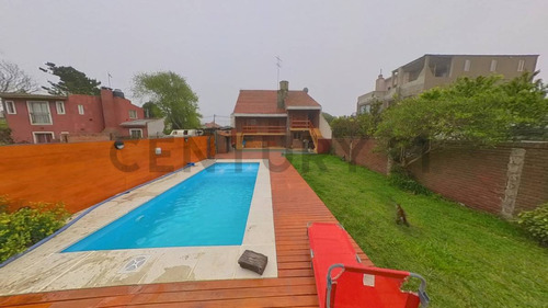 Hermoso Chalet De 4 Ambientes Con Amplio Parque Y Piscina Climatizada Id 76414