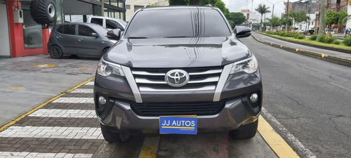 Imagen 7 de 11 de Toyota Fortuner 2.4 Diesel