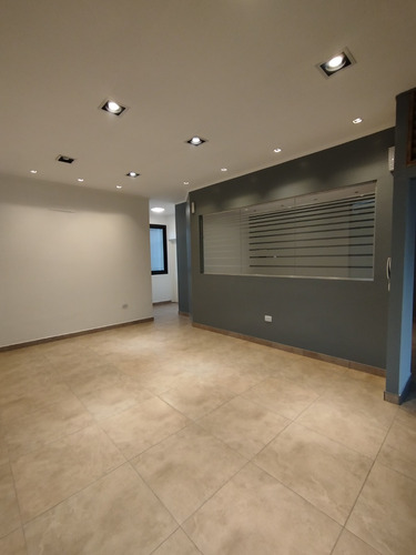 Alquiler Oficina/local - Av. Belgrano Alt. 4300 - 50 M2