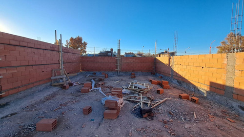 Venta De Casa En Pozo En Cipolletti, Barrio Altos De La Falda