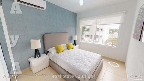Casa En Venta Incluye 4 Paneles Solares, 3 Recamaras, 2 Niveles, Av. Petempich, Playa Del Carmen