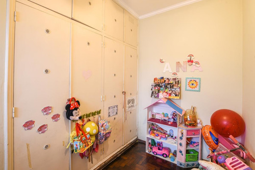 Casa De Pasillo En Venta De 4 Dormitorios Con Parrillero Y Cochera Centro
