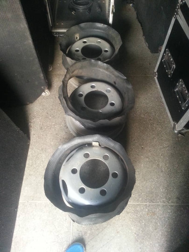 Imagen 3 de 4 de Rines 750.16 Con Aros Y Protectores Y De Regalo El Porta Cau