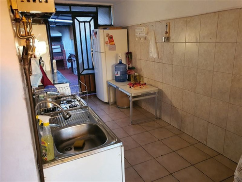 Casa En Venta De 4 Dorm. En Maipú