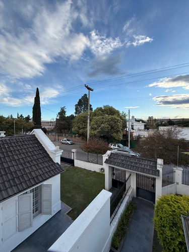 Vendo Casa De 3 Dorm. En Barrio Arguello A 2 Cuadras De Rect