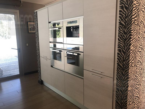 Imagen 4 de 30 de Exclusivo Inmueble Sobre Triple Lote En St. Thomas Canning