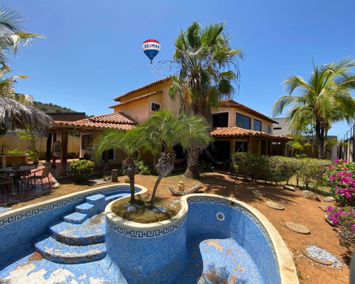 Re/max 2 Mil Vende Casa En Urbanización Paraiso 1, Con Zona Residencial, Con Cercania Al Mar, Y Con Piscina