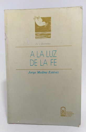 Libro A La Luz De La Fé / Jorge Medina Estévez/ Ediciones Uc