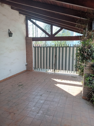 Casa De 4 Dormitorios Patio Y Cochera. Apta Crédito