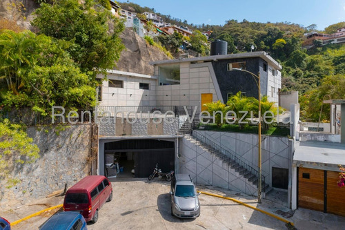 Casa Para Remodelar De Multiples Niveles En Venta Ubicada En Chaguaramos 25-17638