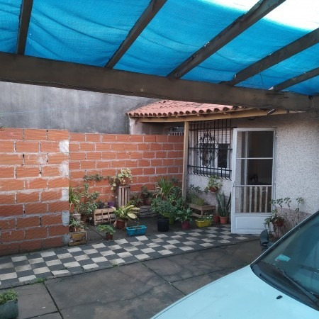 Imagen 2 de 10 de Departamento Tipo Casa Al Frente De 3 Ambientes Con Entrada De Auto.
