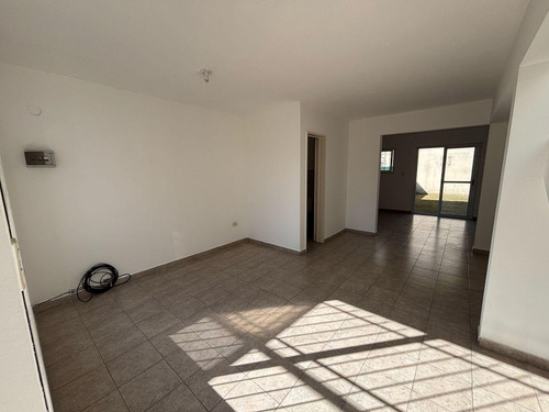 Villa Allende Centro, Alquiler Dúplex Dos Dormitorios, Con Cochera