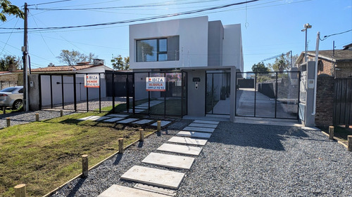 Venta Casa A Estrenar 2 Dormitorios Cochera Y Parrillero